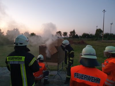Wärmebildkamera in Dienst gestellt – Feuer und Flamme bei der praktischen Ausbildung